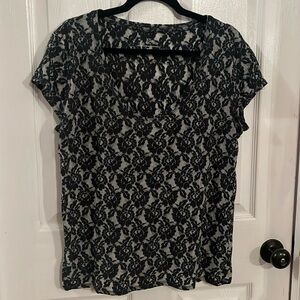 New York & Co. Floral Short Sleeve Shirt